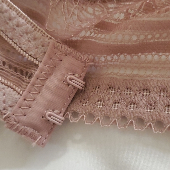 Jessica Simpson Bra - Picture 5 of 12